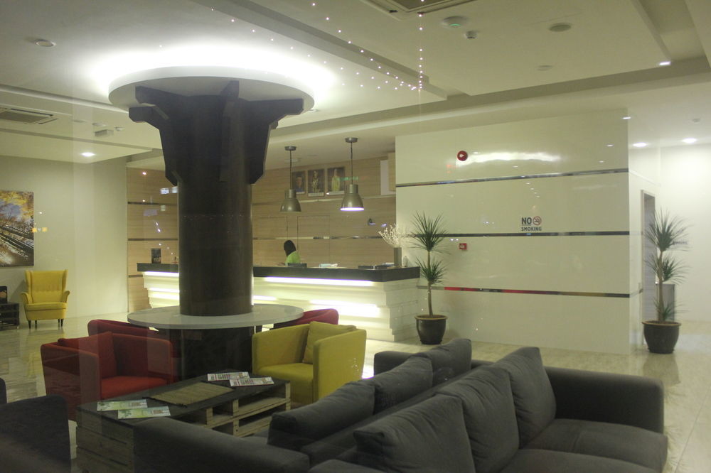 The Inn Bintulu Kültér fotó